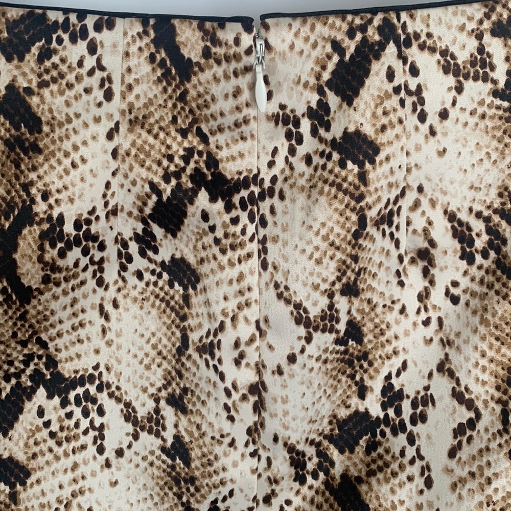 WHITE HOUSE BLACK MARKET WHBM Skirt, black/cream, snake/roses, back zip. 00 - Picture 7 of 17